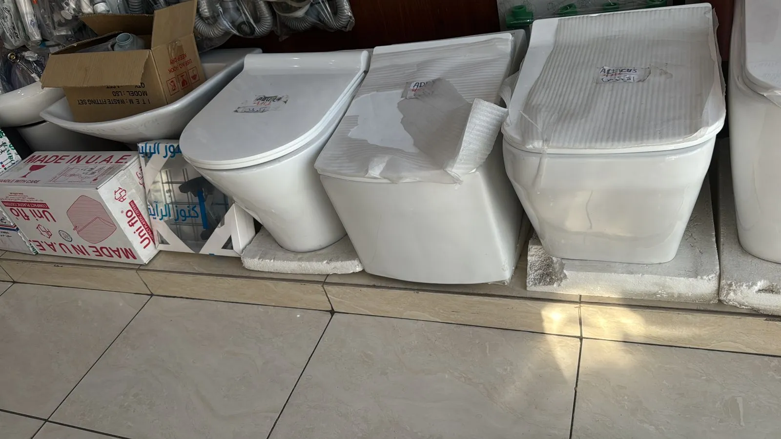بيع مواد سباكة و كهرباء و مواد بناء